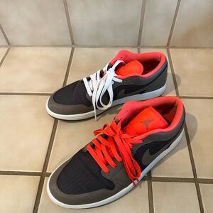 Jordan 1 Low SE Newsprint Olive Grey